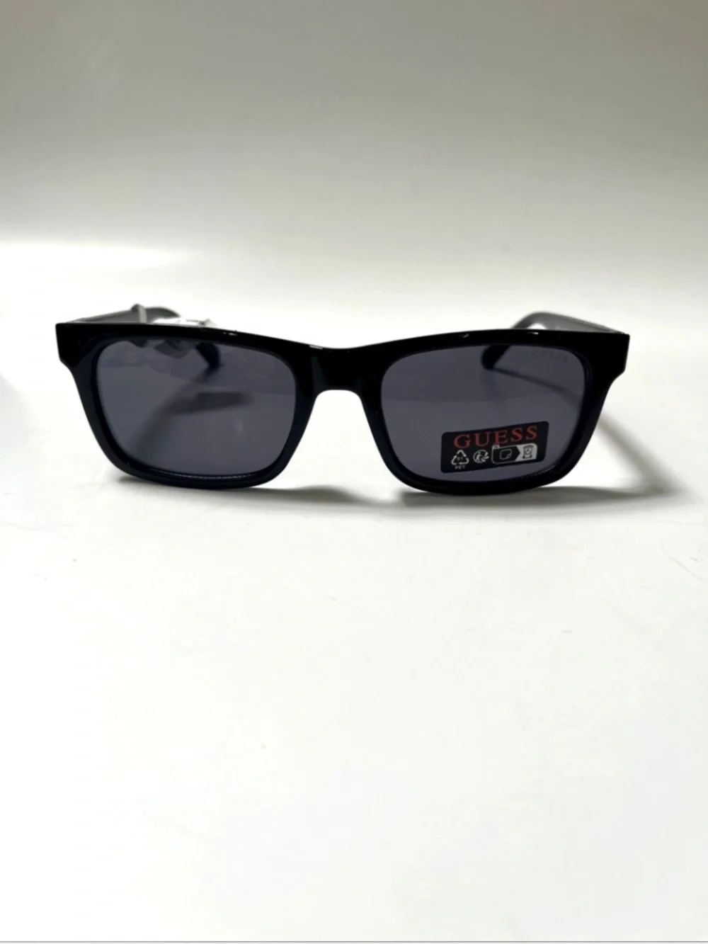NWT GUESS Square Sunglasses Black Classic Red Logo GO00113 Glossy Acetate